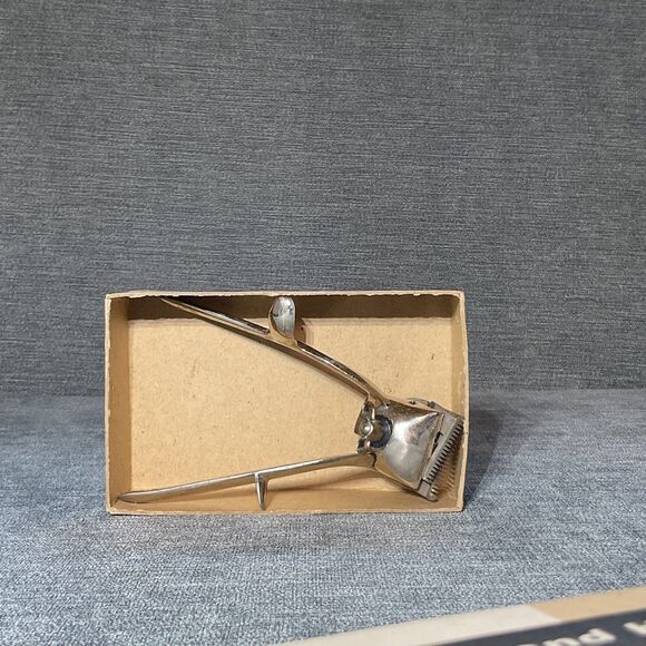 Vintage John Oster MFG. Hand Held Hair Trimmers Clippers Model #105 USA Made - Picture 2 of 2